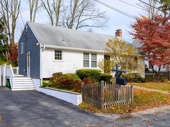 26 Digby Ave, Brockton, MA 02301