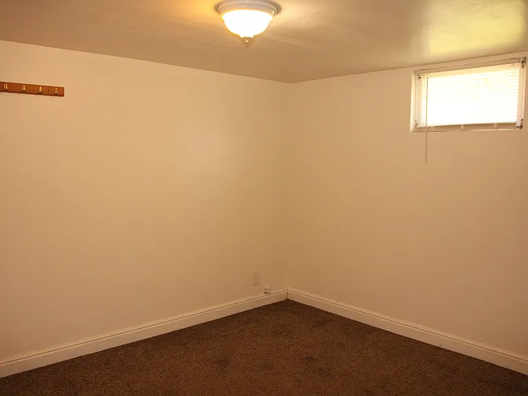 559 W Pine St — Photo 13
