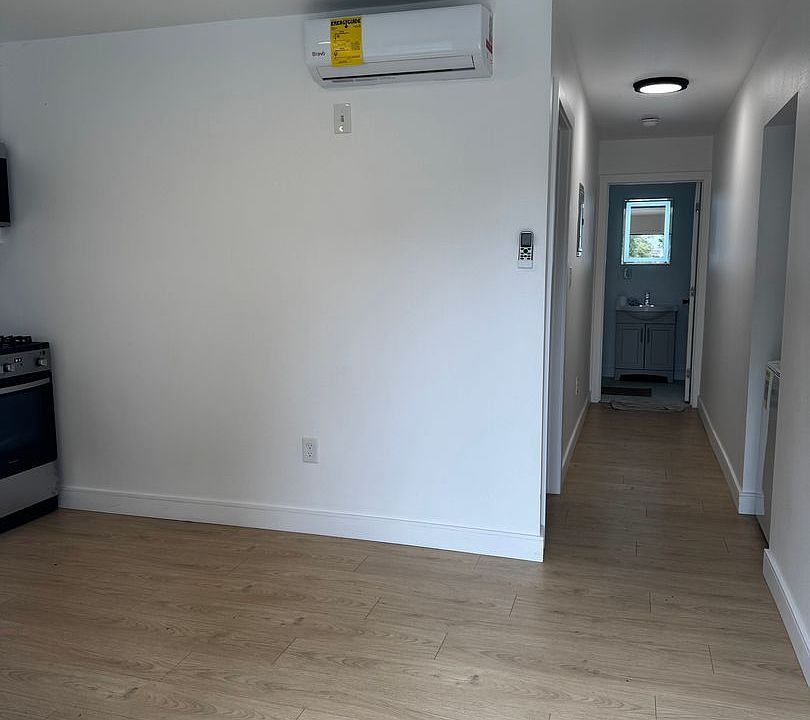 1st image of 1101-1103 W 40th Pl #4013