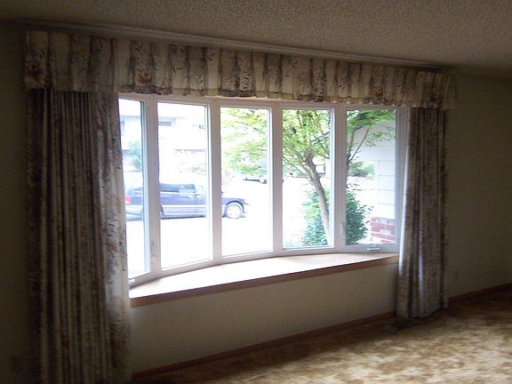 4th image of 16921 SE Shadybrook Dr