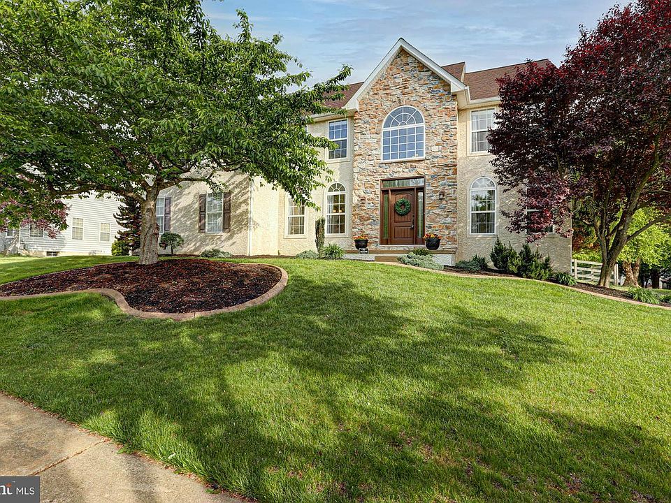 1st image of 123 Willow Grove Mill Dr