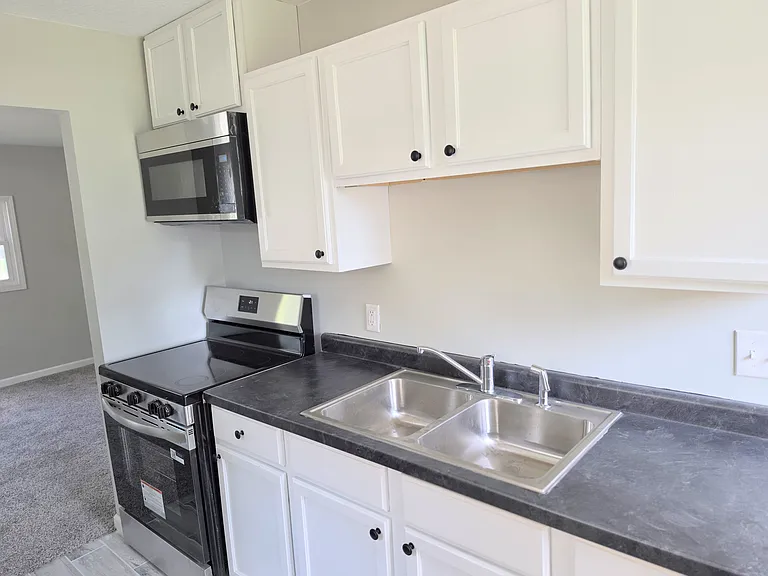4121 Monroe St — Photo 2