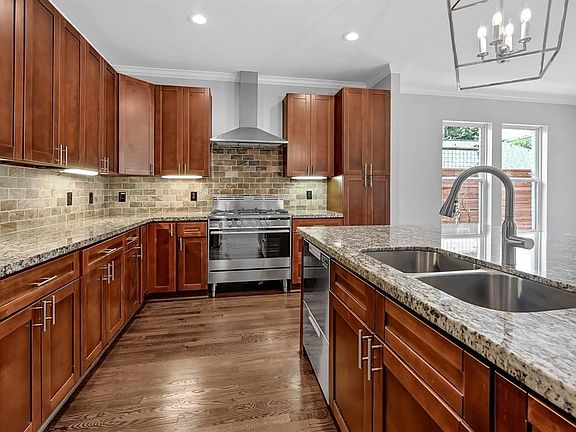 5th image of 1826 Watercrest Dr