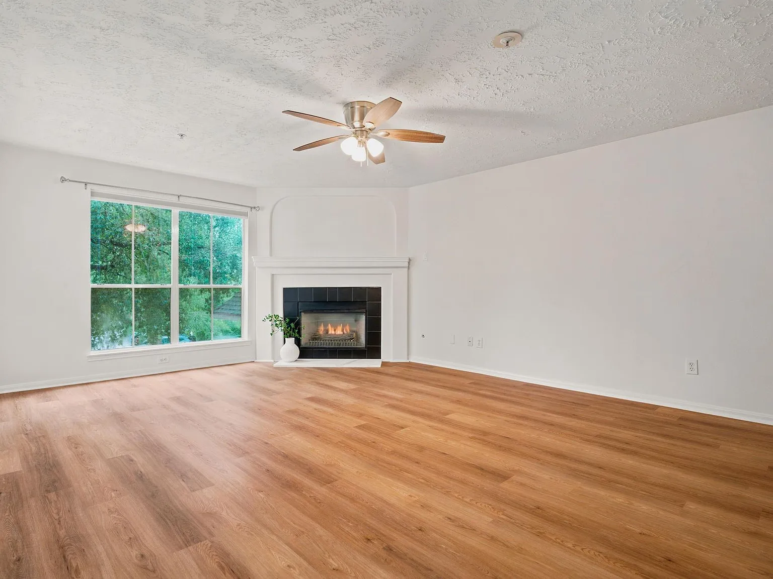 2 bed, 2.0 bath, 1134 sqft, $1,660 — Photo 4