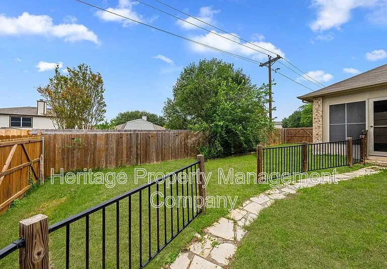141 Springtree Blf — Photo 34