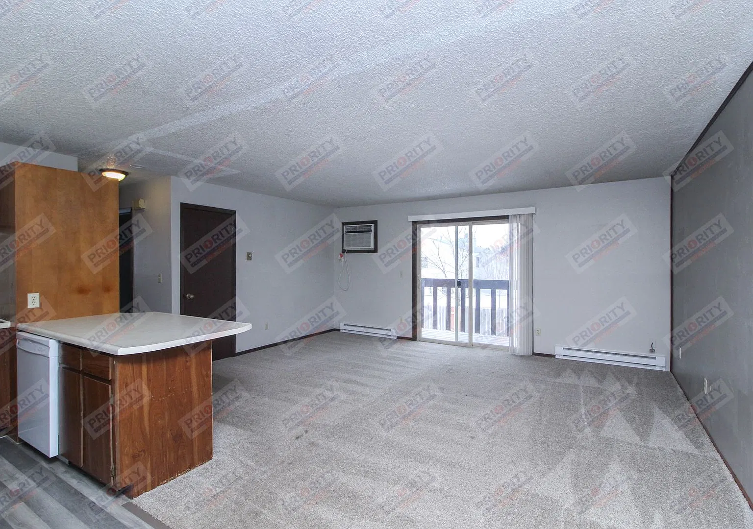 707 Vivian St — Photo 2