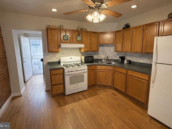 3rd image of 2724 Wilkens Ave