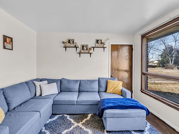 4th image of 156 Oak Valley Dr