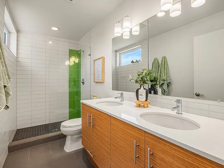 Master bath (third floor)