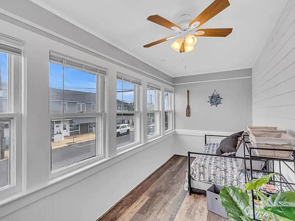 5th image of 111 Blaine Ave #2