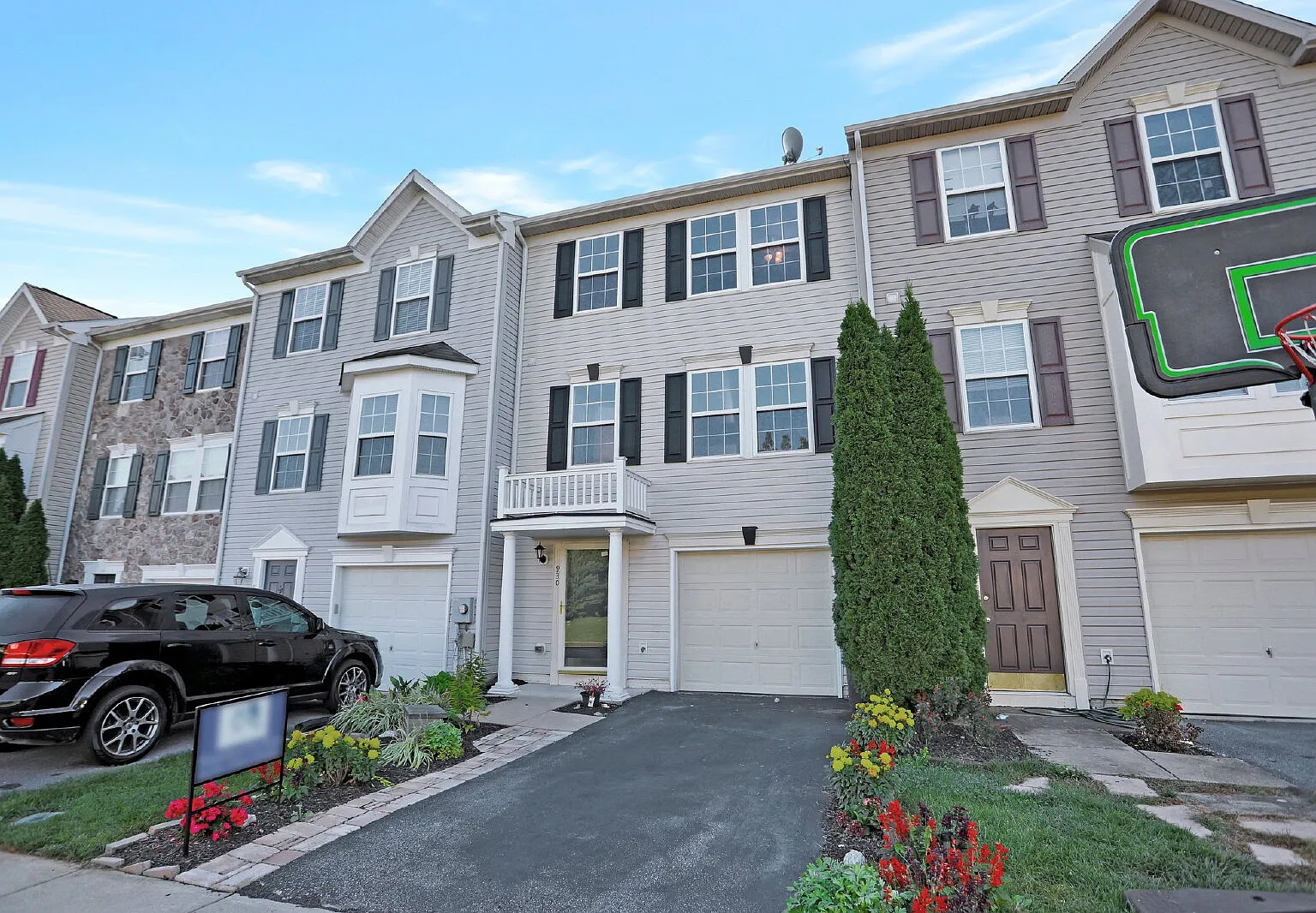 3 bed, 3.5 bath, 2460 sqft, $2,100 — Photo 1