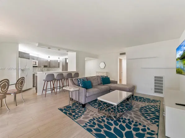 5850 Camino Del Sol APT 206, Boca Raton, FL 33433