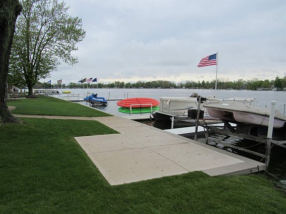 3rd image of 3958 W Lakeshore Dr #57