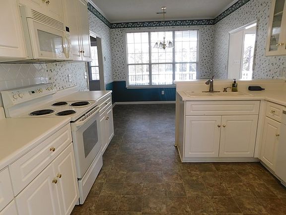 5th image of 4607 Brittany Dr