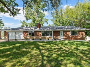 22 Ranchview Dr, Florissant, MO 63033