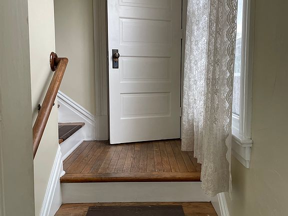 entrance and coat closet