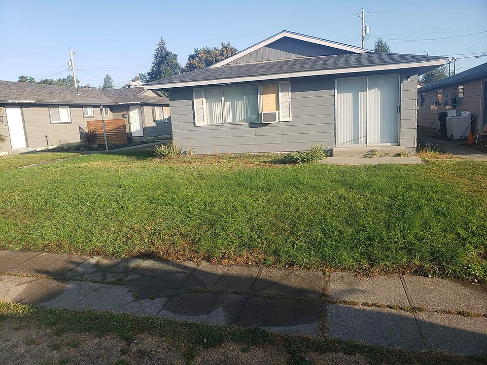 Street View: New Roof, Professional lawn improvement in progress (sprinkler system in place), seasonal lawn maintenance included. Street parking available. Maintenance crew minutes away.
