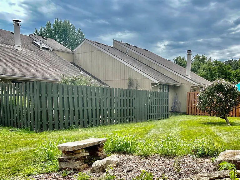 12204 Charlotte St — Photo 51