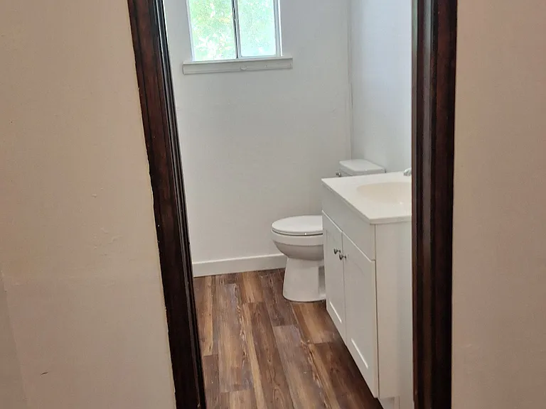 712 S Chapman Ave — Photo 8
