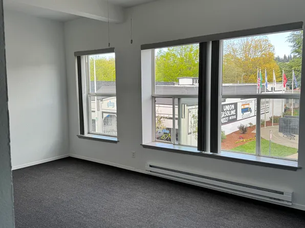 922 S 3rd St APT 8, Renton, WA 98057