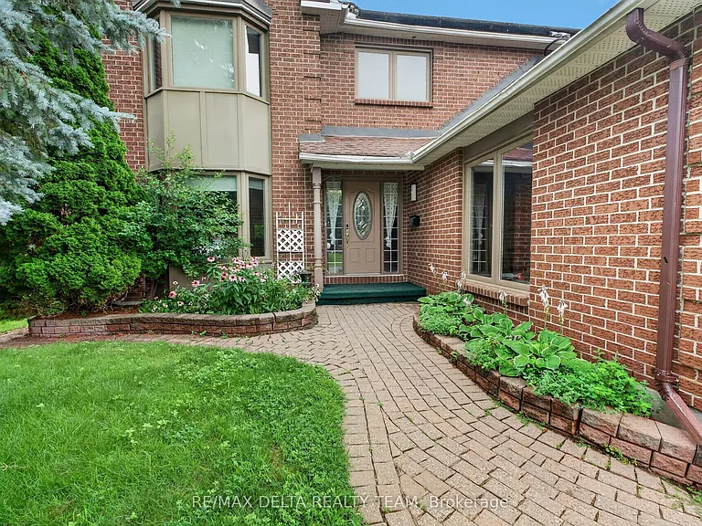 13 Sherk Cres — Photo 2
