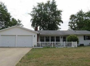 300 E Mayfair Ln, Hartford City, IN 47348