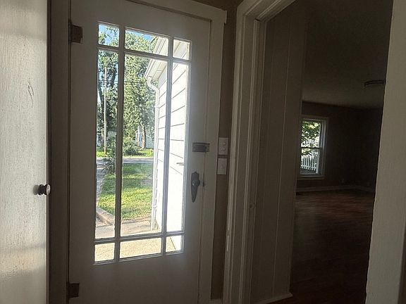 4th image of 125 E Glenwood Ave