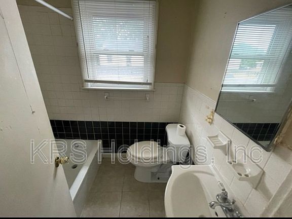 4th image of 2713 Oak Ave #2