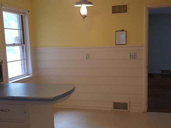 5th image of 806 E Washington St
