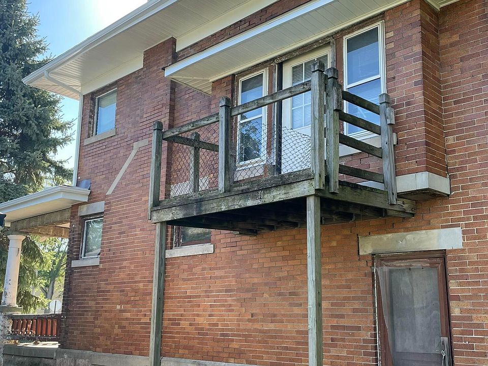2nd image of 401 N Detroit St
