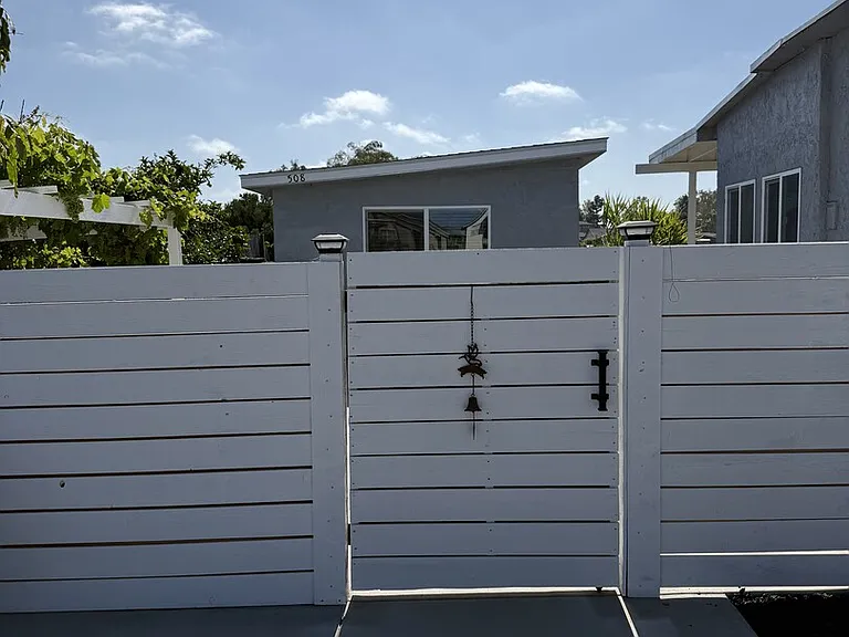Leghorn Ave — Photo 10