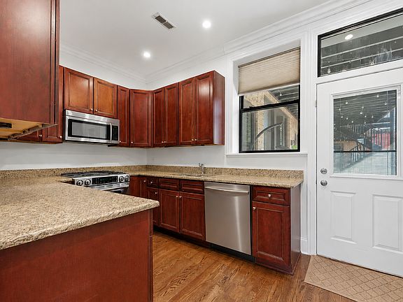 5th image of 743 W Waveland Ave APT 2