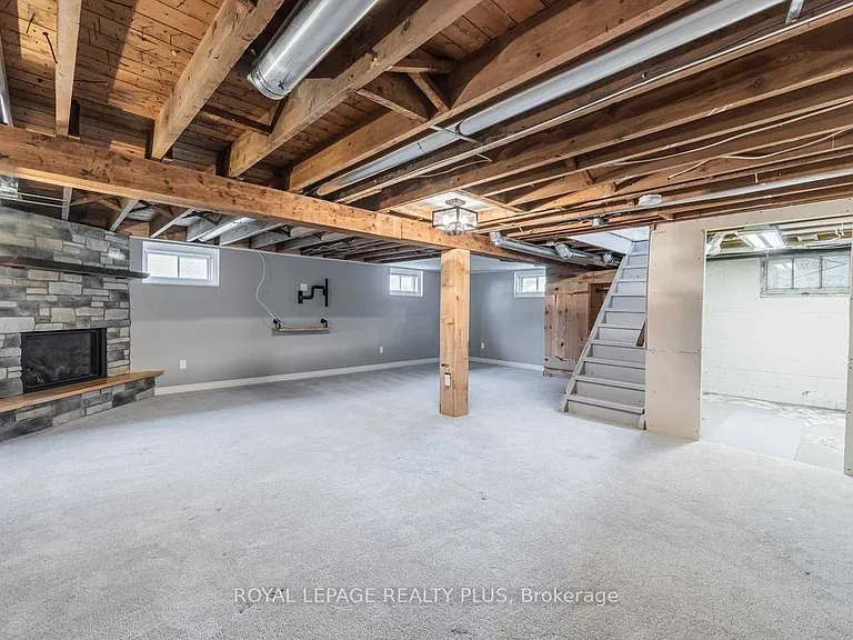 577 Dundas St E — Photo 15