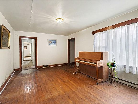 3rd image of 431 Barbara Jane Ave NE