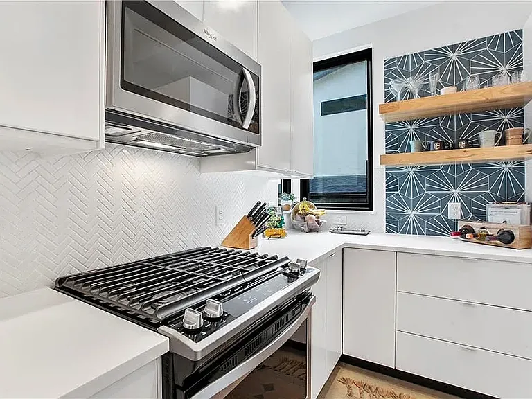 1207 Deloney St #B — Photo 7