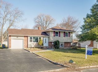 159 Marilynn St, East Islip, NY 11730