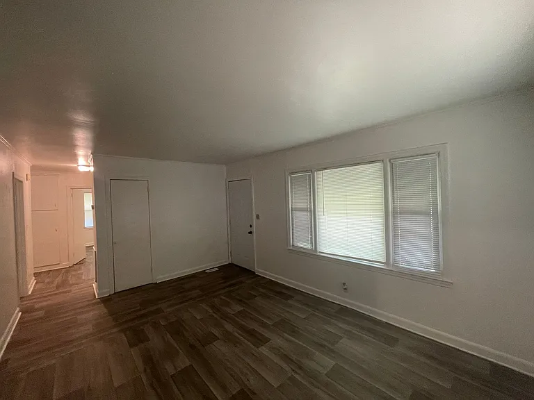 807 Memory Ln — Photo 2