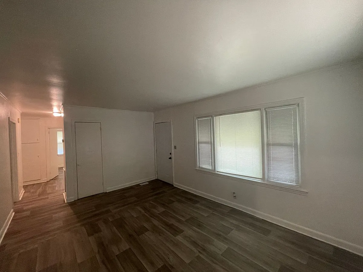 Building Photo - 807 Memory Ln
