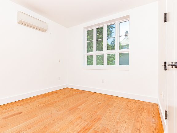 5th image of 192 Hawthorne St APT 4R