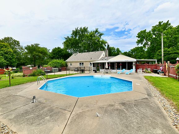 4th image of 6419 E Southport Rd