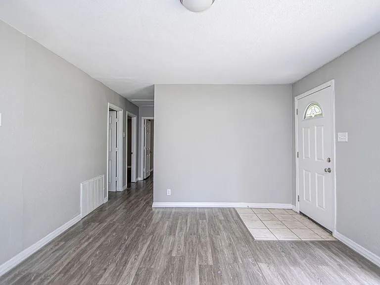 4900 Trinity Dr — Photo 5