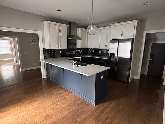 5th image of 919 Oneida Ave