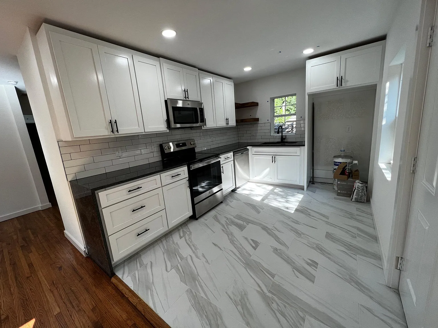3 bed, 1100 sqft, $1,400 — Photo 1