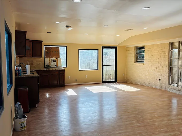 11407 Hazen St — Photo 5