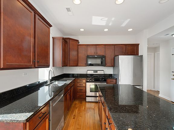 3rd image of 4948 N Kimball Ave APT 3W