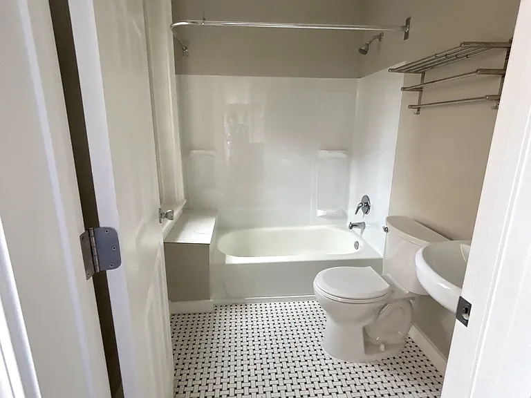 819 Main St #3 — Photo 7