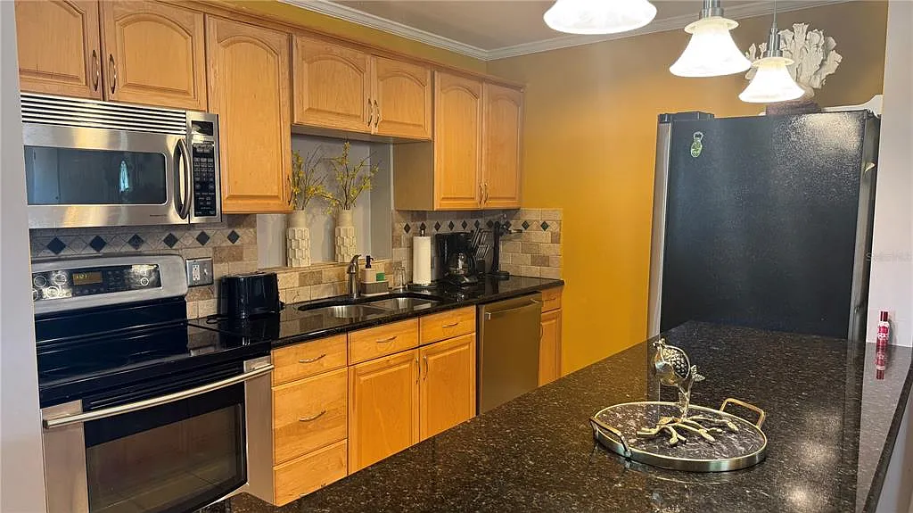 3 bed, 2.0 bath, 1680 sqft, $2,500 — Photo 4