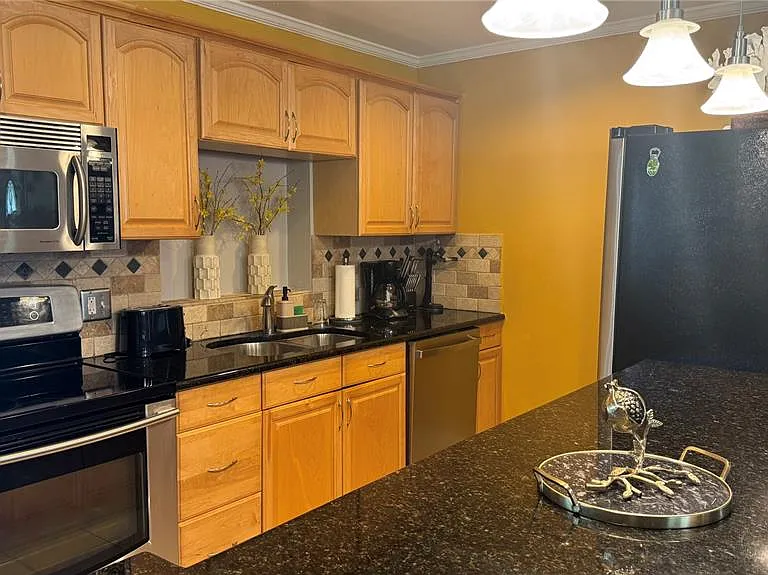 9652 Commodore Dr — Photo 4