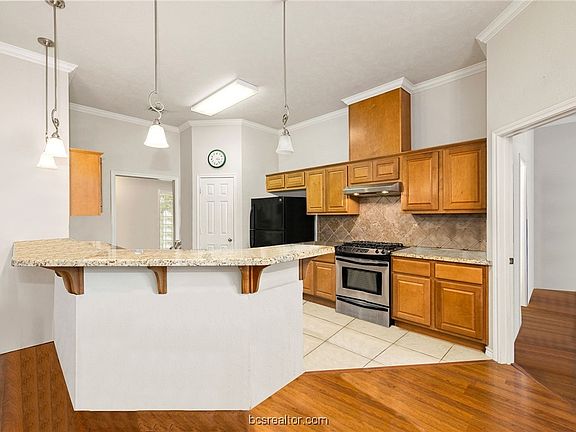 4th image of 934 Dove Landing Ave