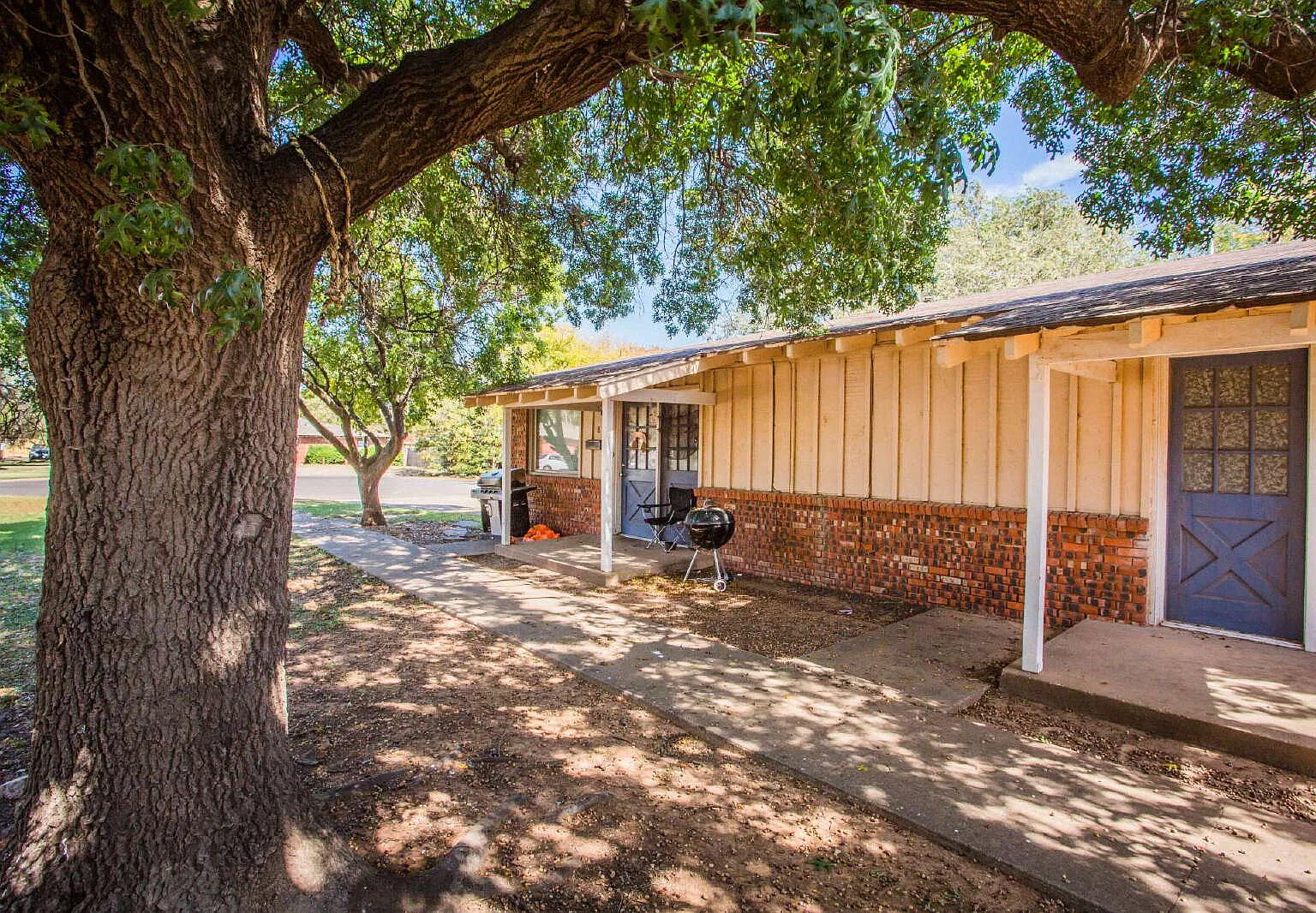 2 bed, 1.0 bath, 1085 sqft, $800 — Photo 2